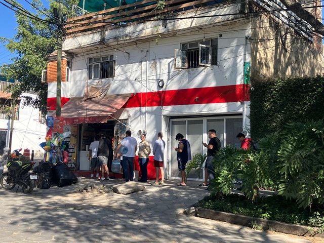 The Damage to Guadalajara in the Aftermath of Sunday's Violence 3 A line outside of a grocery store in Zapopan